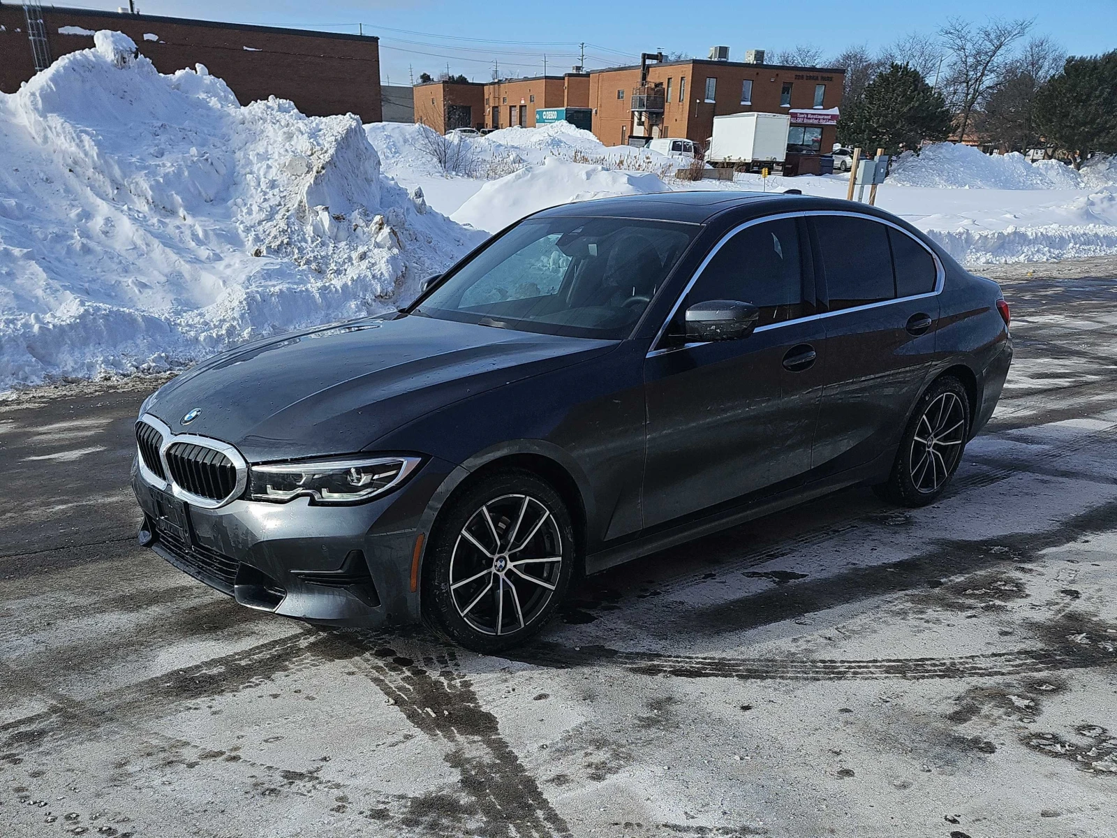 BMW 330 M ПАКЕТ * * CARFAX * * АВТО КРЕДИТ * * , снимка 1