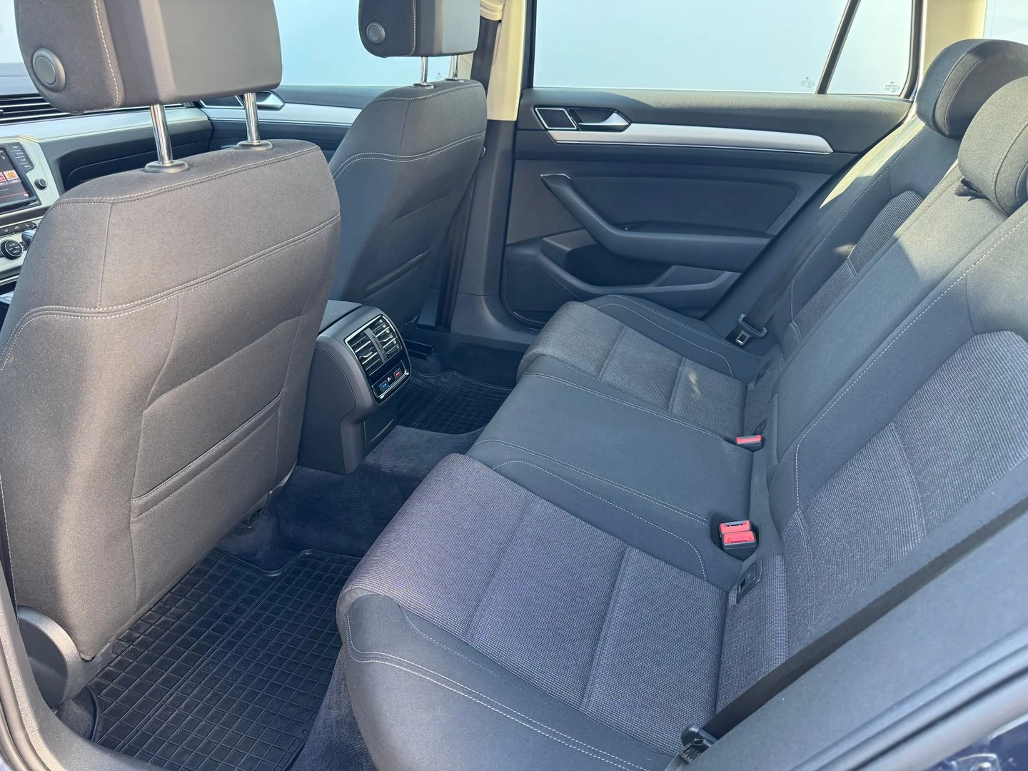 VW Passat SS Comfortline 2.0TDI BMT - изображение 8