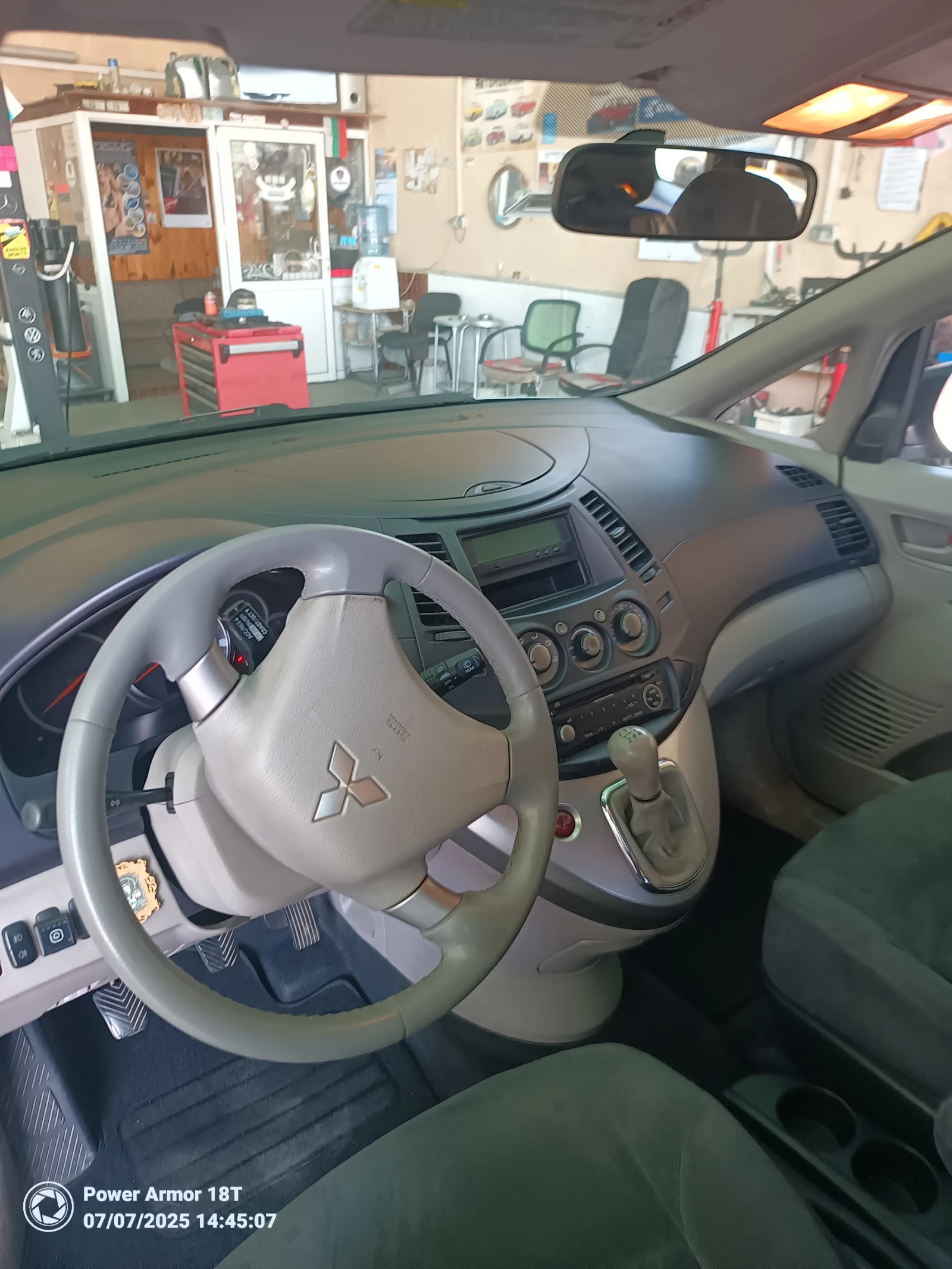 Mitsubishi Grandis  - изображение 10