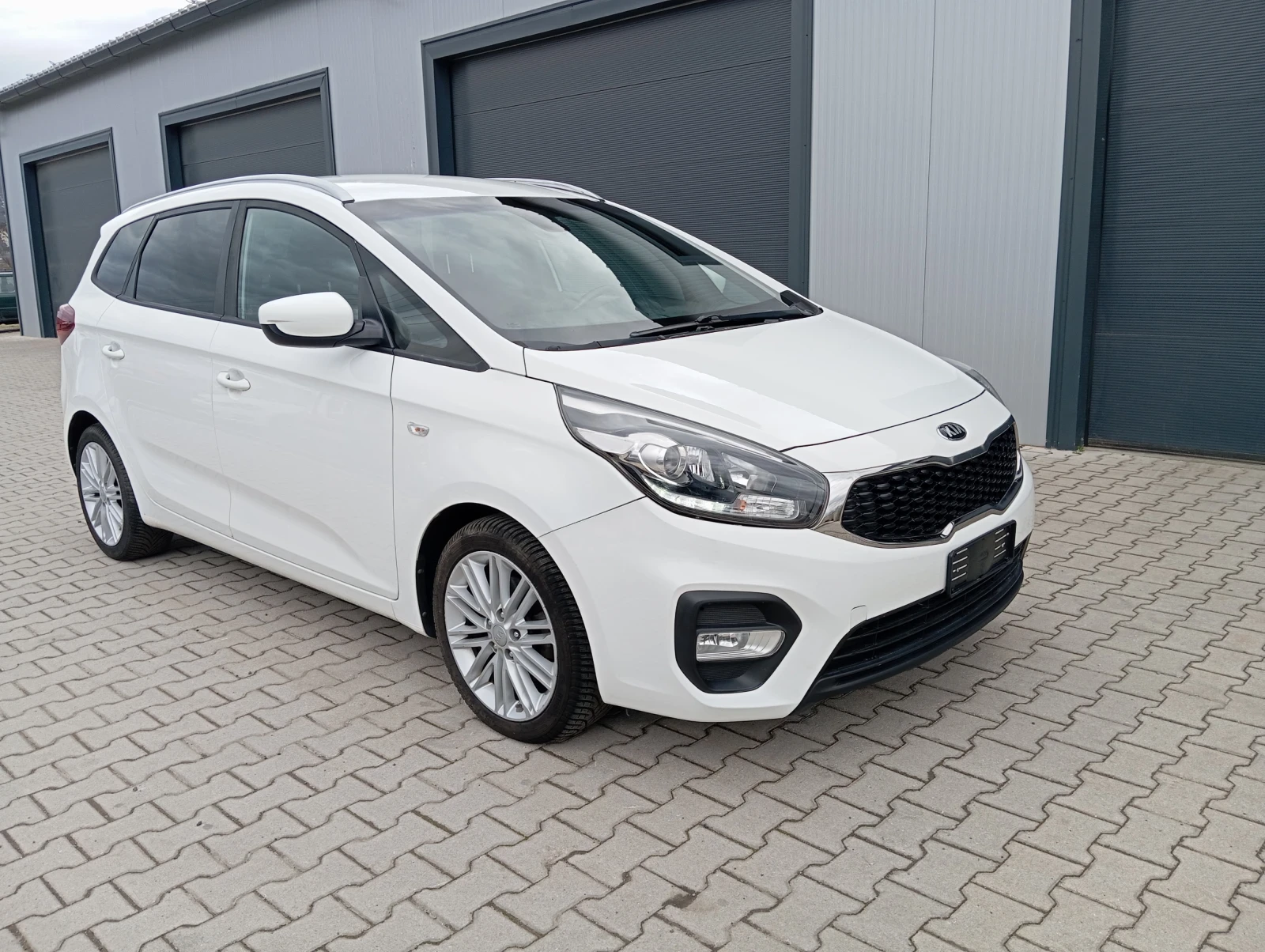 Kia Carens 1.7crdi E6 ЛИЗИНГ  | Auto.bg — изображение 1