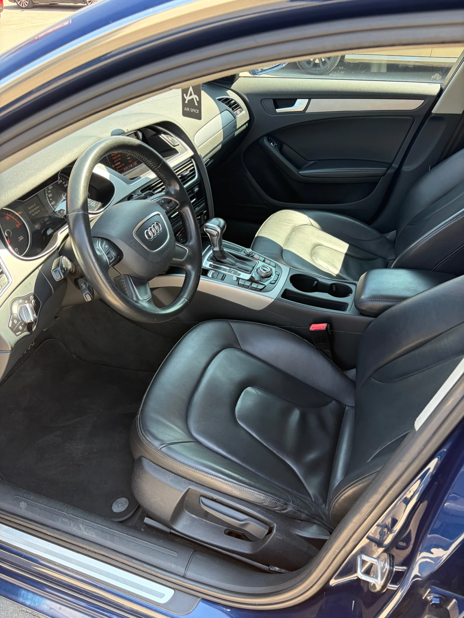 Audi A4 2.0 TDI DISTRONIC / LANE ASSIST, снимка 16 - Автомобили и джипове - 54630073
