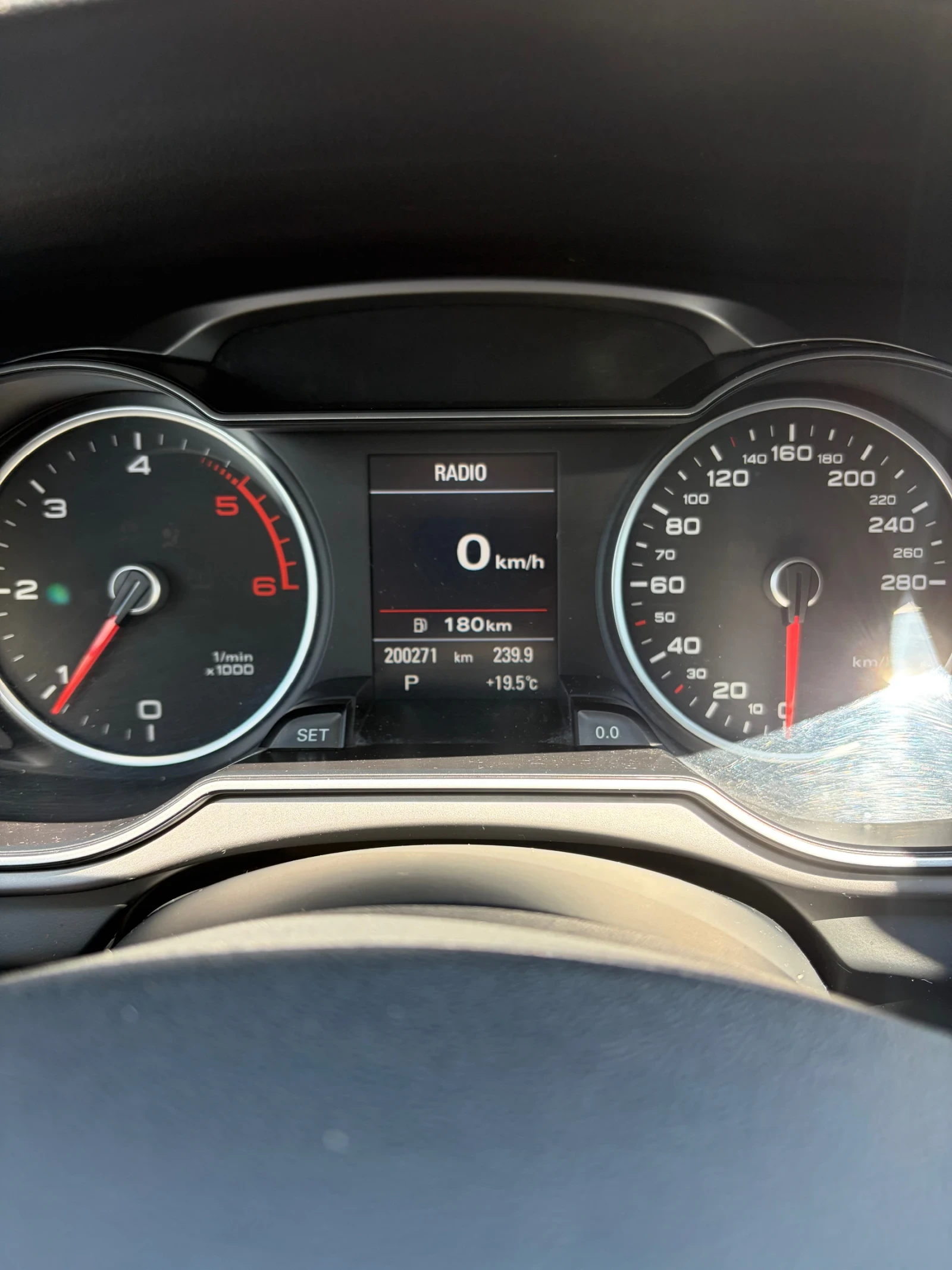 Audi A4 2.0 TDI DISTRONIC / LANE ASSIST, снимка 14 - Автомобили и джипове - 54630073