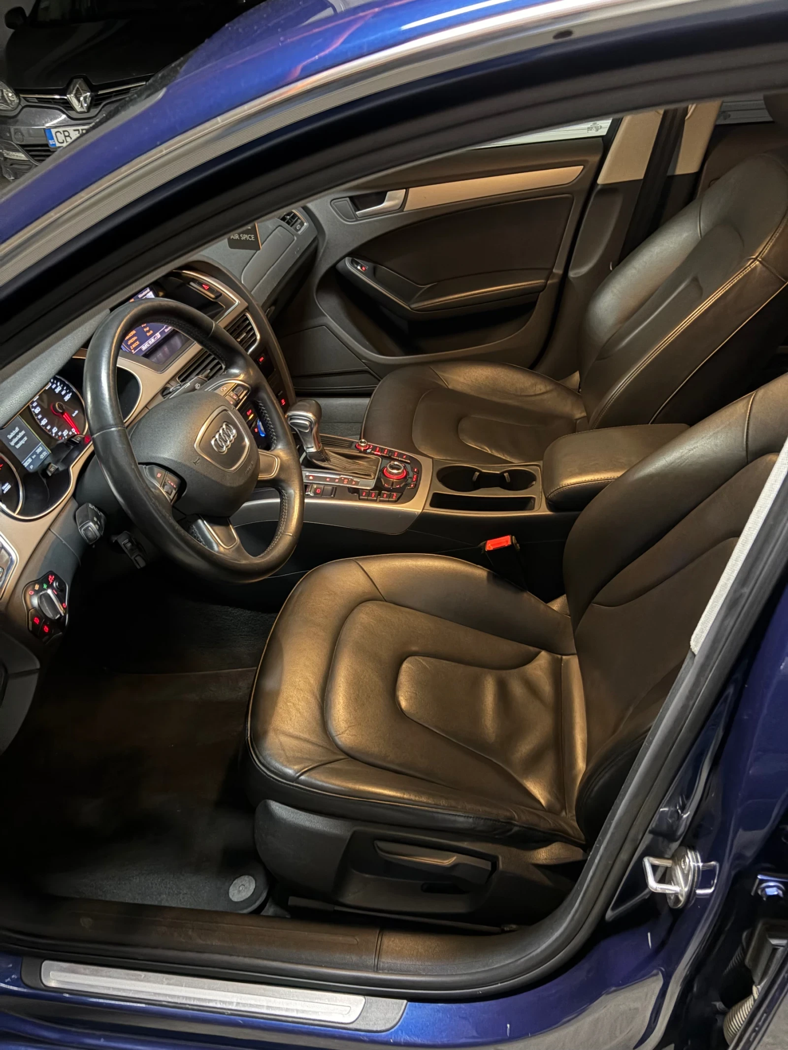 Audi A4 2.0 TDI DISTRONIC / LANE ASSIST, снимка 9 - Автомобили и джипове - 54630073