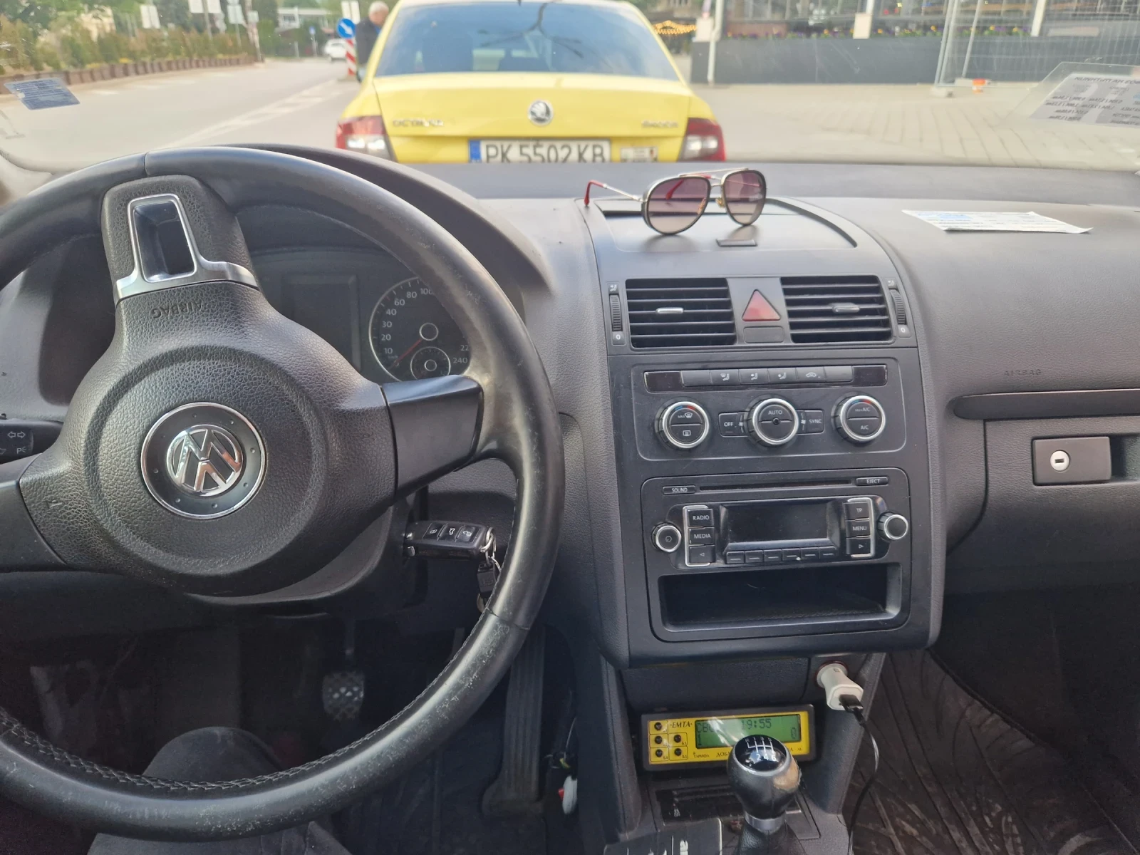 VW Touran, снимка 5 - Автомобили и джипове - 54651477