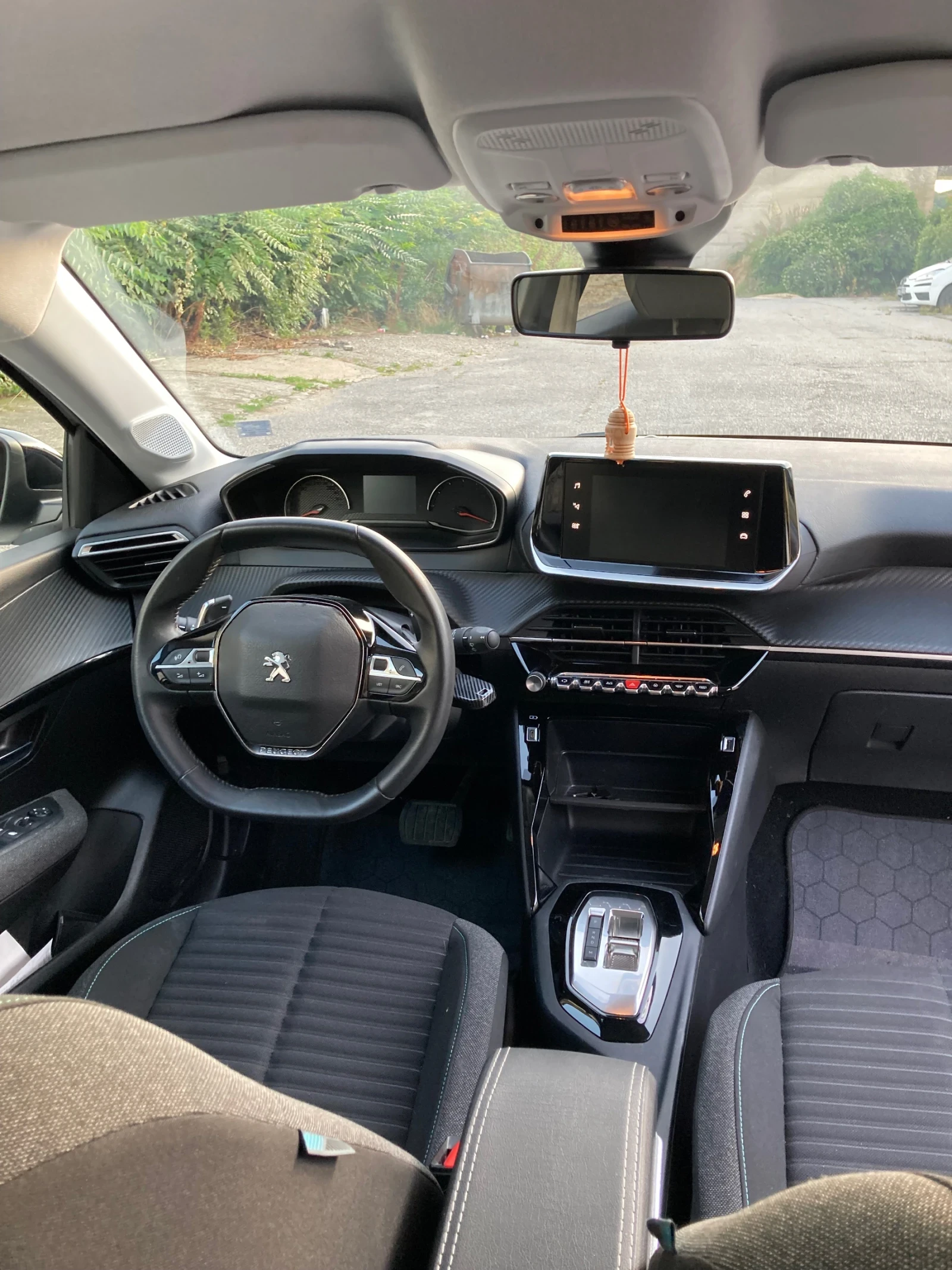 Peugeot 208, снимка 9 - Автомобили и джипове - 55425173