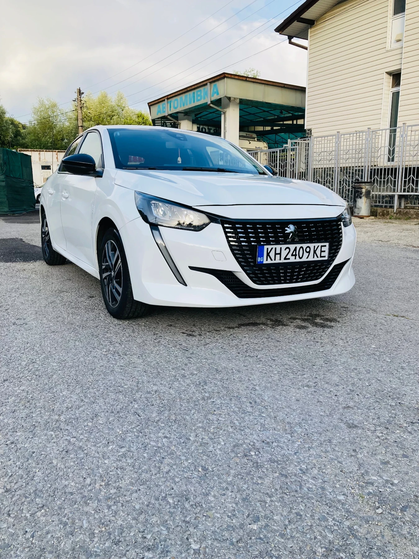 Peugeot 208, снимка 10 - Автомобили и джипове - 55425173