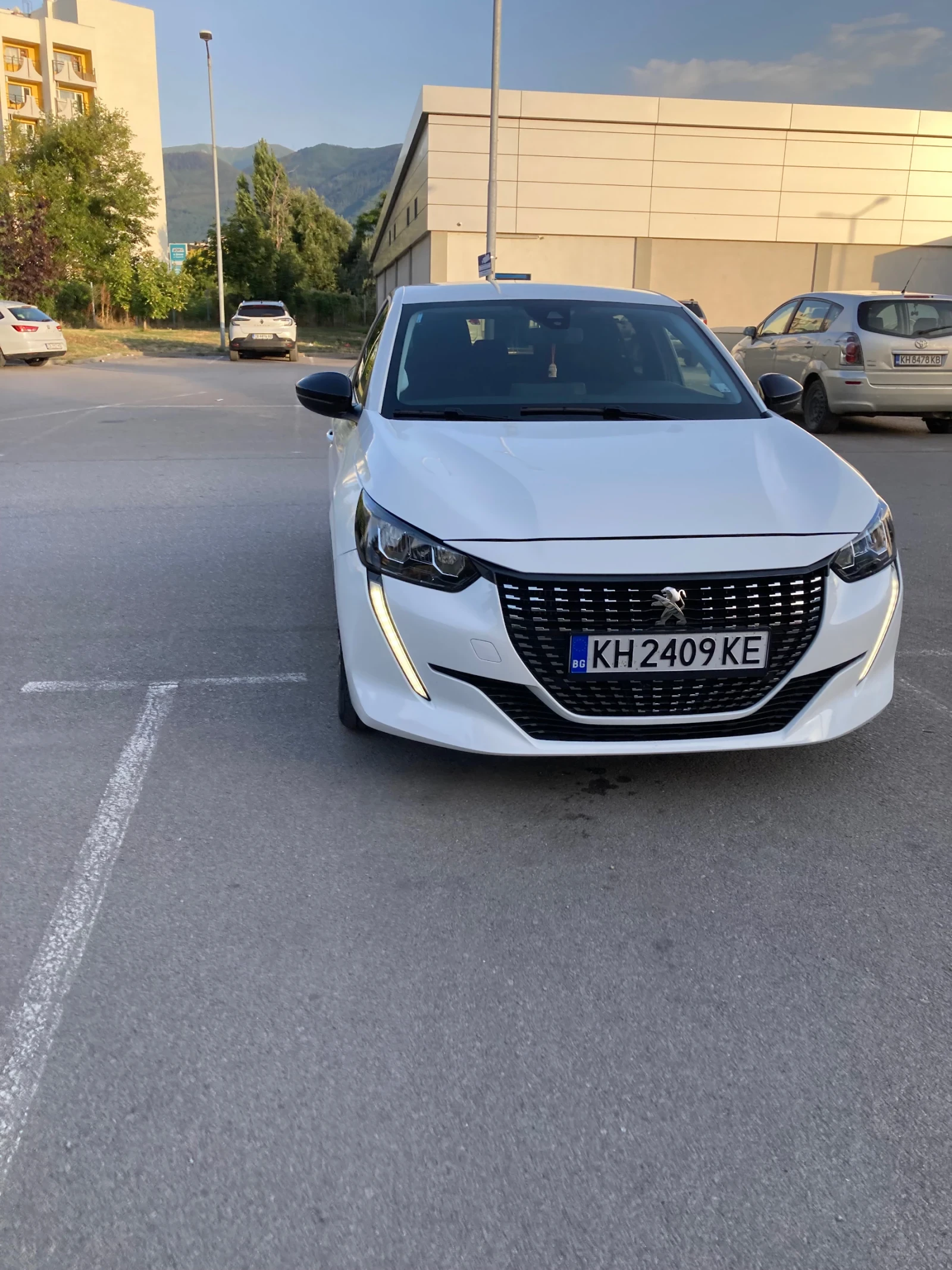 Peugeot 208, снимка 4 - Автомобили и джипове - 55425173