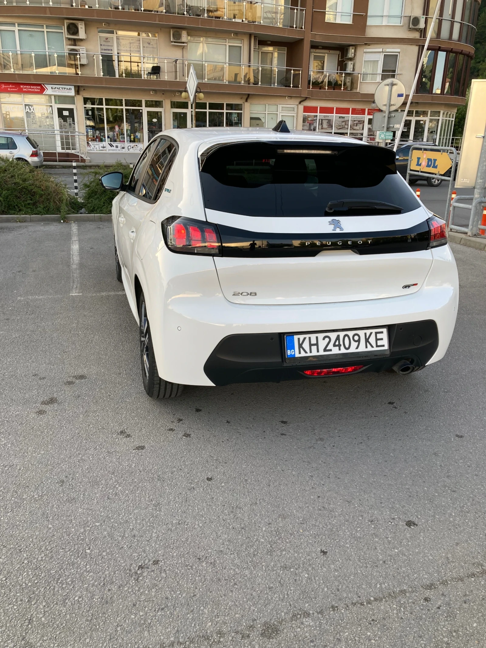 Peugeot 208, снимка 6 - Автомобили и джипове - 55425173