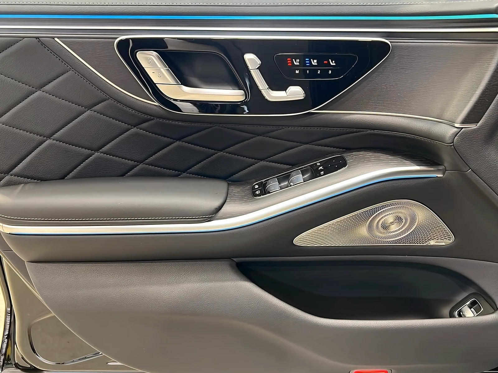 Mercedes-Benz S 580 FACE* TV* BURM-3D* HYPER* PANO* DISTR* LONG* , снимка 7 - Автомобили и джипове - 55735590