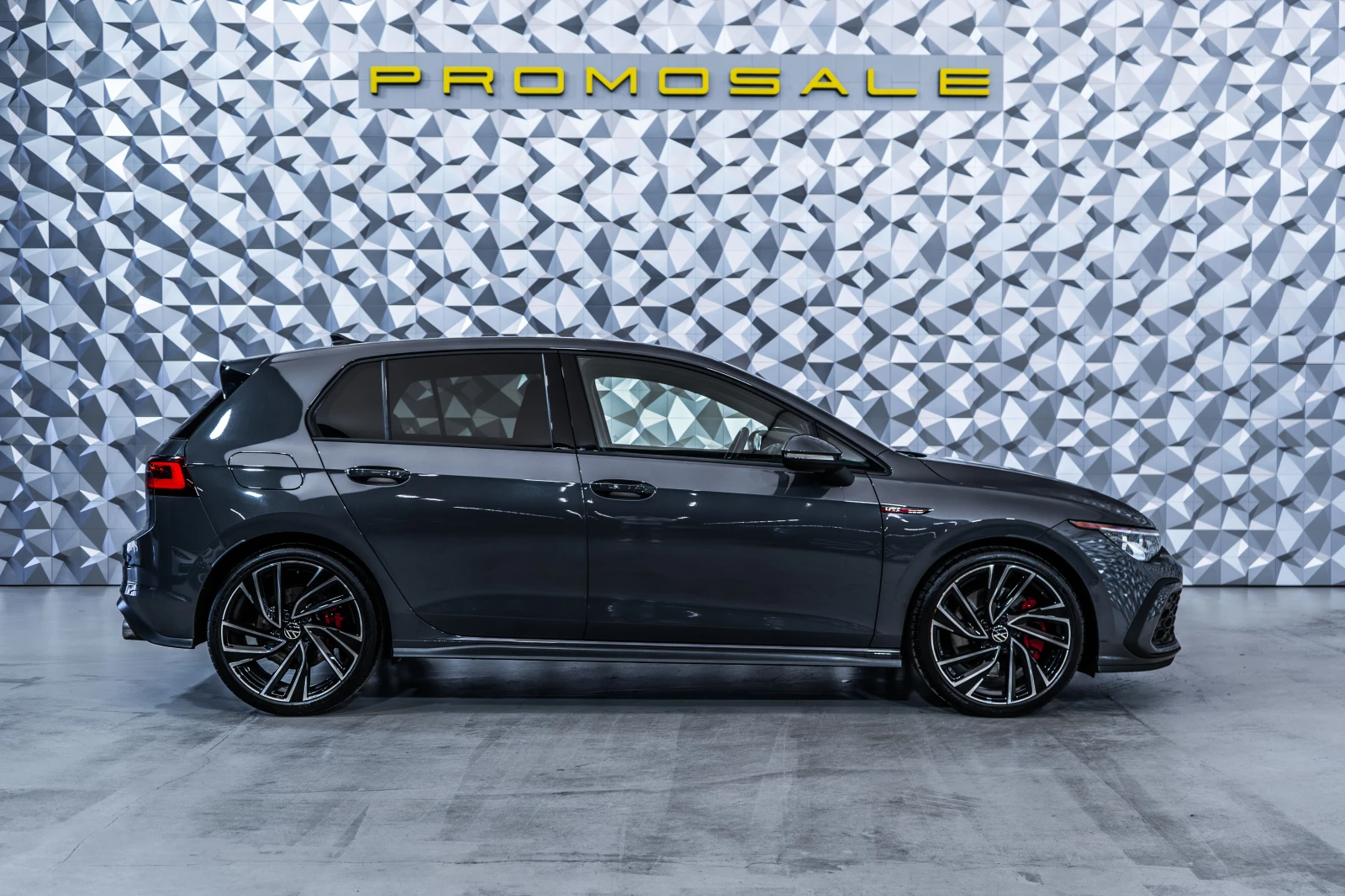 VW Golf GTI VIII  DCC* IQ.Light* Harman Kardon* ACC* , снимка 6 - Автомобили и джипове - 55799781