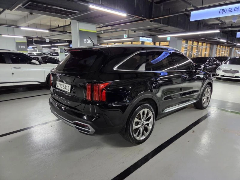 Kia Sorento Diesel 2.2 2WD * НАЙ-ДОБРА ЦЕНА В БЪЛГАРИЯ* , снимка 2 - Автомобили и джипове - 51965950