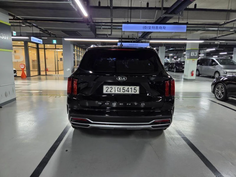 Kia Sorento Diesel 2.2 2WD * НАЙ-ДОБРА ЦЕНА В БЪЛГАРИЯ* , снимка 4 - Автомобили и джипове - 51965950