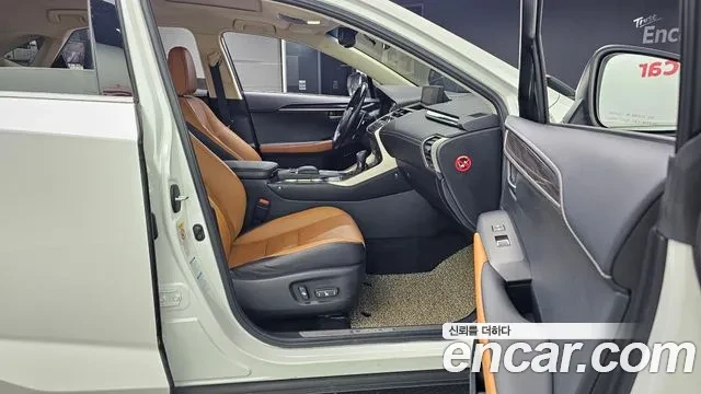Lexus NX 300h executive   Hybrid   4x4   Евро 6   197 к.с., снимка 11 - Автомобили и джипове - 54848986