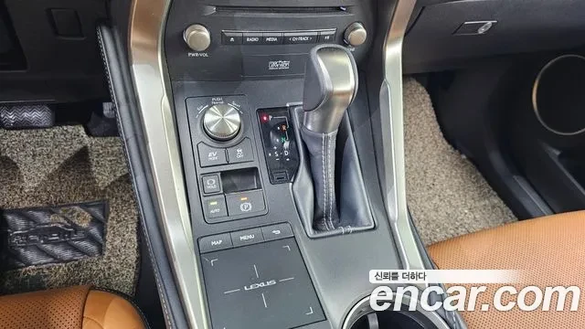 Lexus NX 300h executive   Hybrid   4x4   Евро 6   197 к.с., снимка 9 - Автомобили и джипове - 54848986