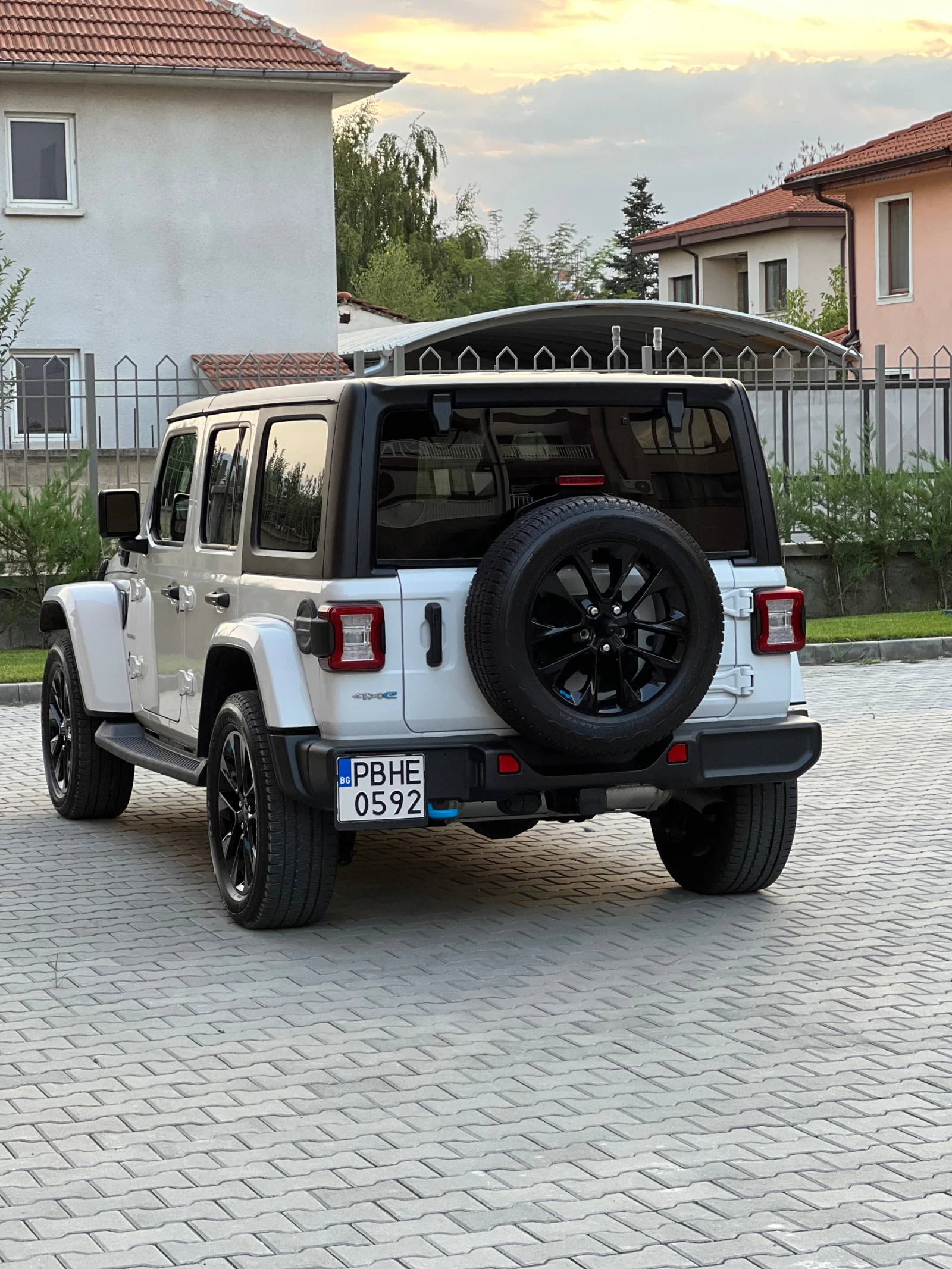 Jeep Wrangler Plug-in Hybrid 4xe - изображение 6