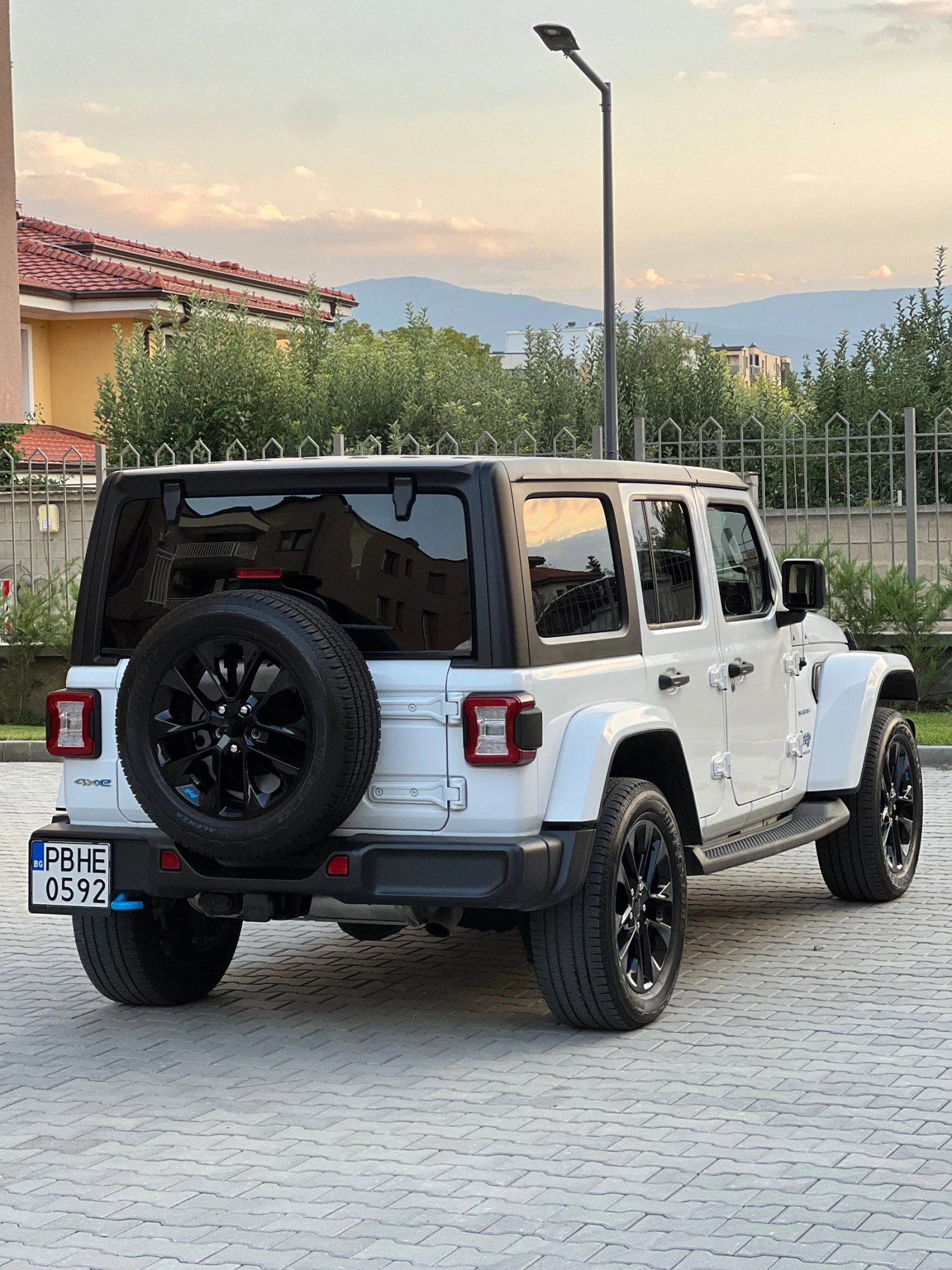 Jeep Wrangler Plug-in Hybrid 4xe - изображение 5