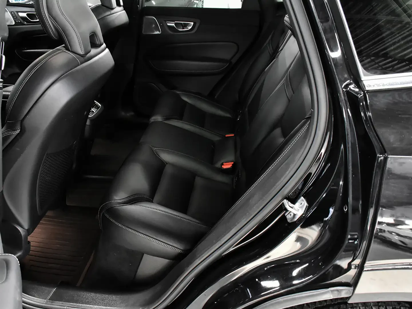 Volvo XC60 * Inscription* Hybrid*  - изображение 8