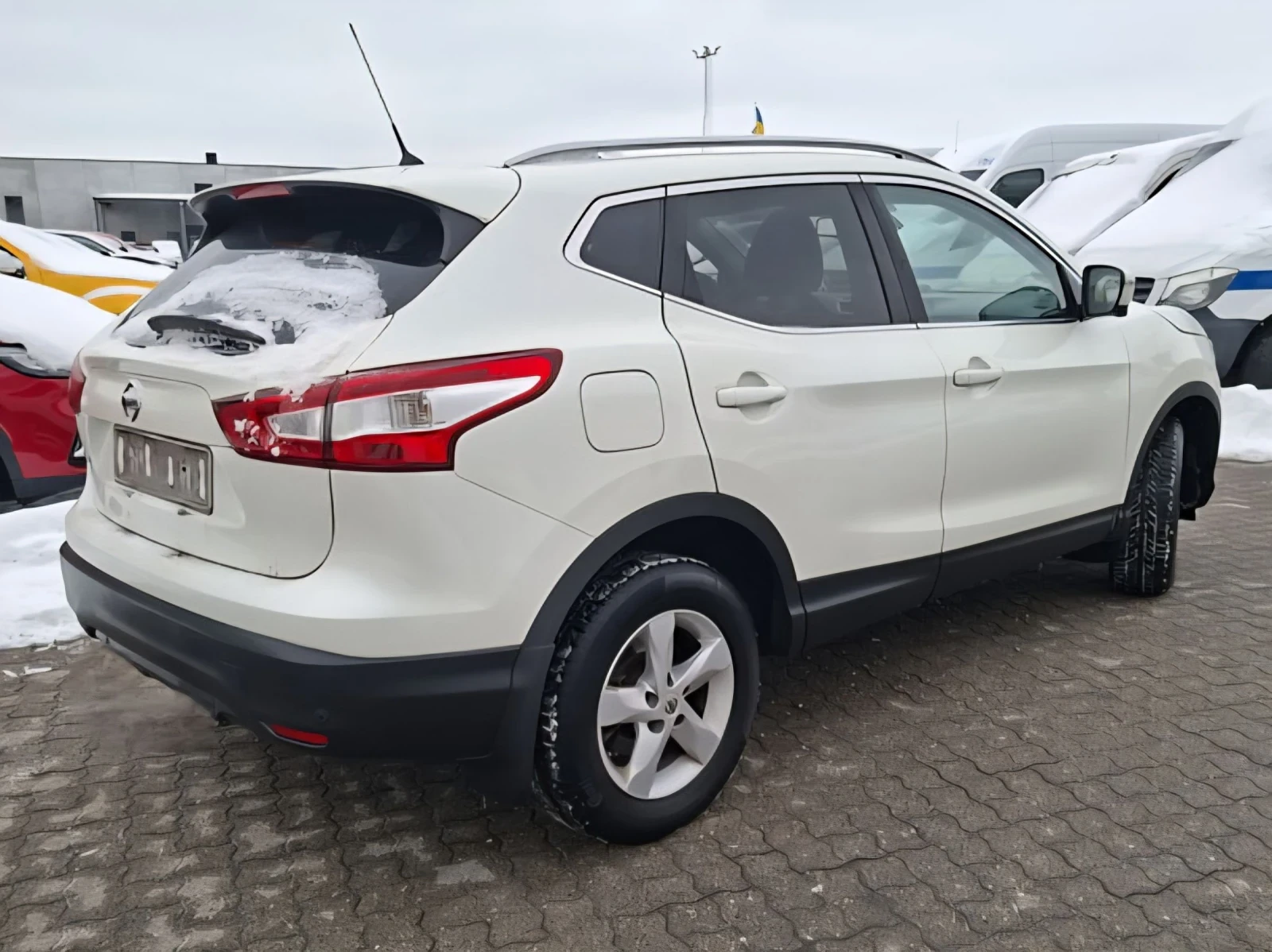 Nissan Qashqai 1.2 DIG-T | Panorama | Camera | Keyless | Navi, снимка 3 - Автомобили и джипове - 53761197