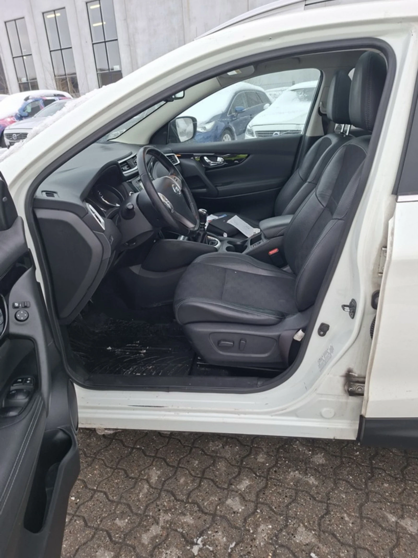 Nissan Qashqai 1.2 DIG-T | Panorama | Camera | Keyless | Navi, снимка 10 - Автомобили и джипове - 53761197