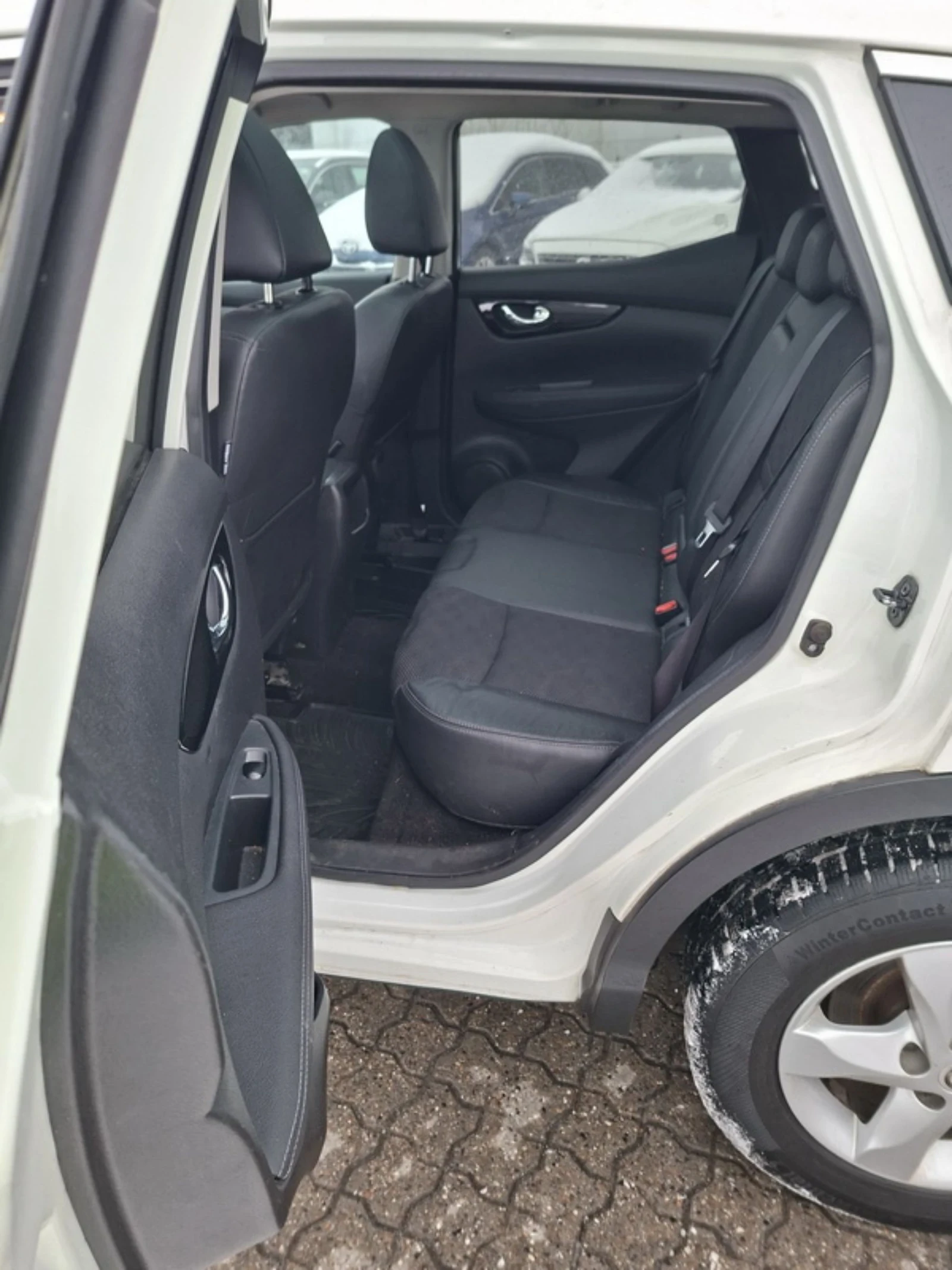 Nissan Qashqai 1.2 DIG-T | Panorama | Camera | Keyless | Navi, снимка 11 - Автомобили и джипове - 53761197