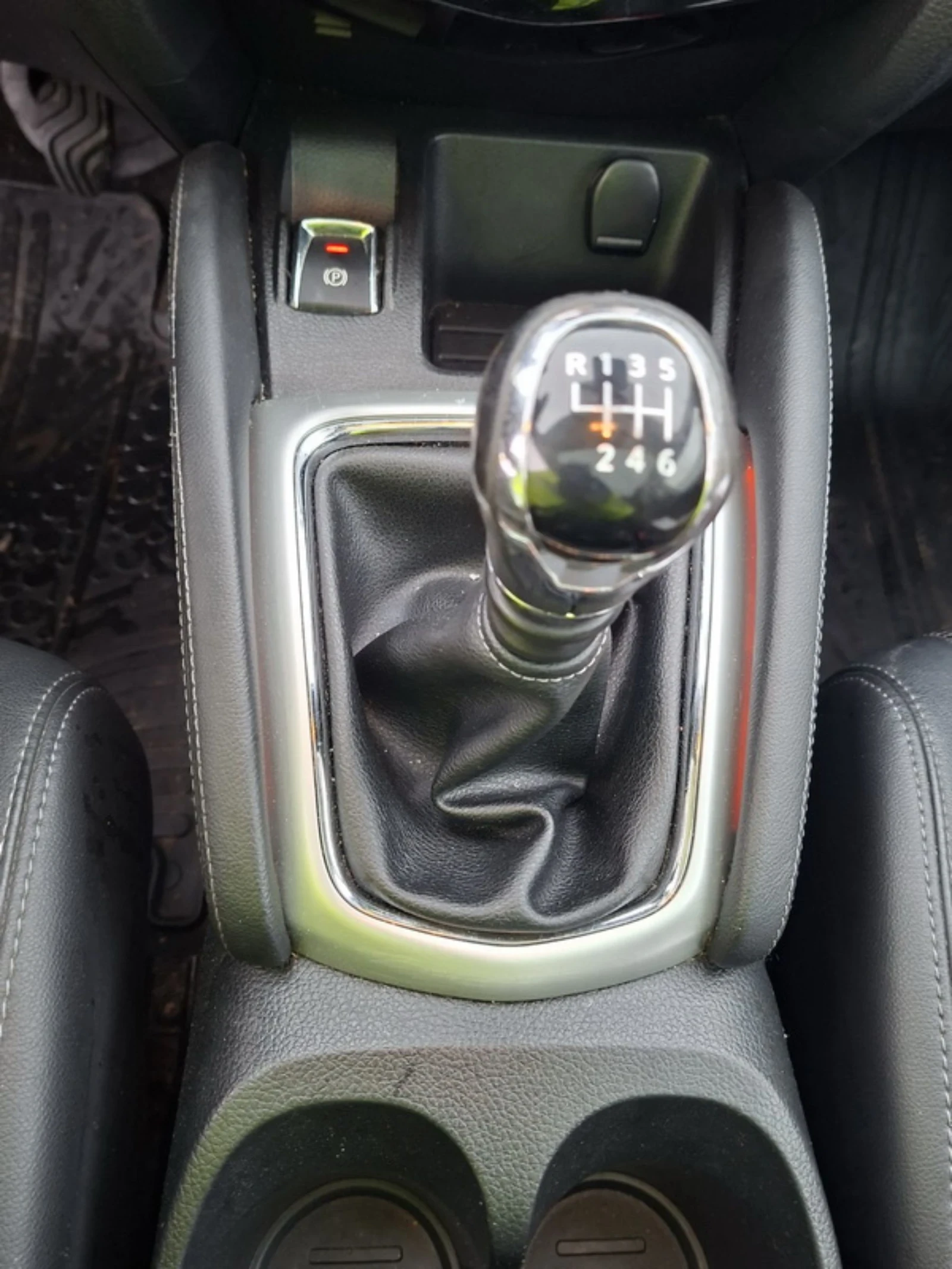Nissan Qashqai 1.2 DIG-T | Panorama | Camera | Keyless | Navi, снимка 9 - Автомобили и джипове - 53761197