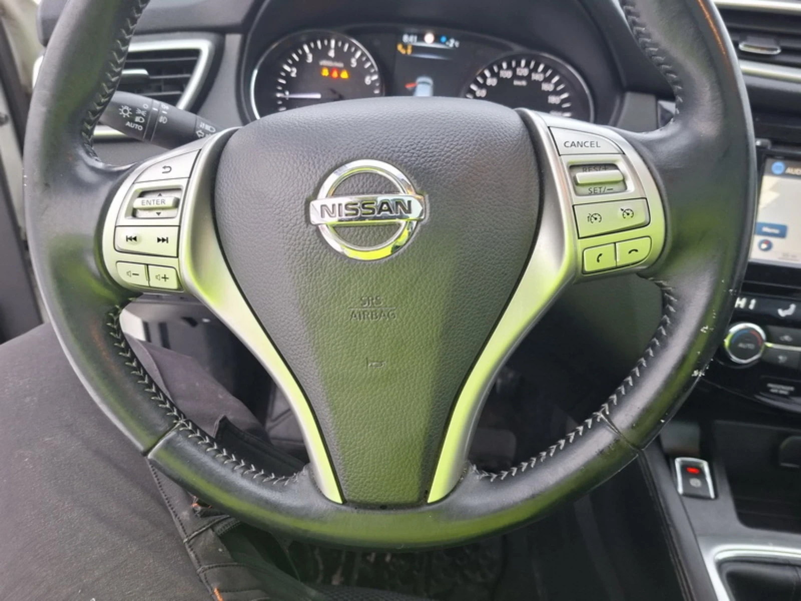 Nissan Qashqai 1.2 DIG-T | Panorama | Camera | Keyless | Navi, снимка 5 - Автомобили и джипове - 53761197