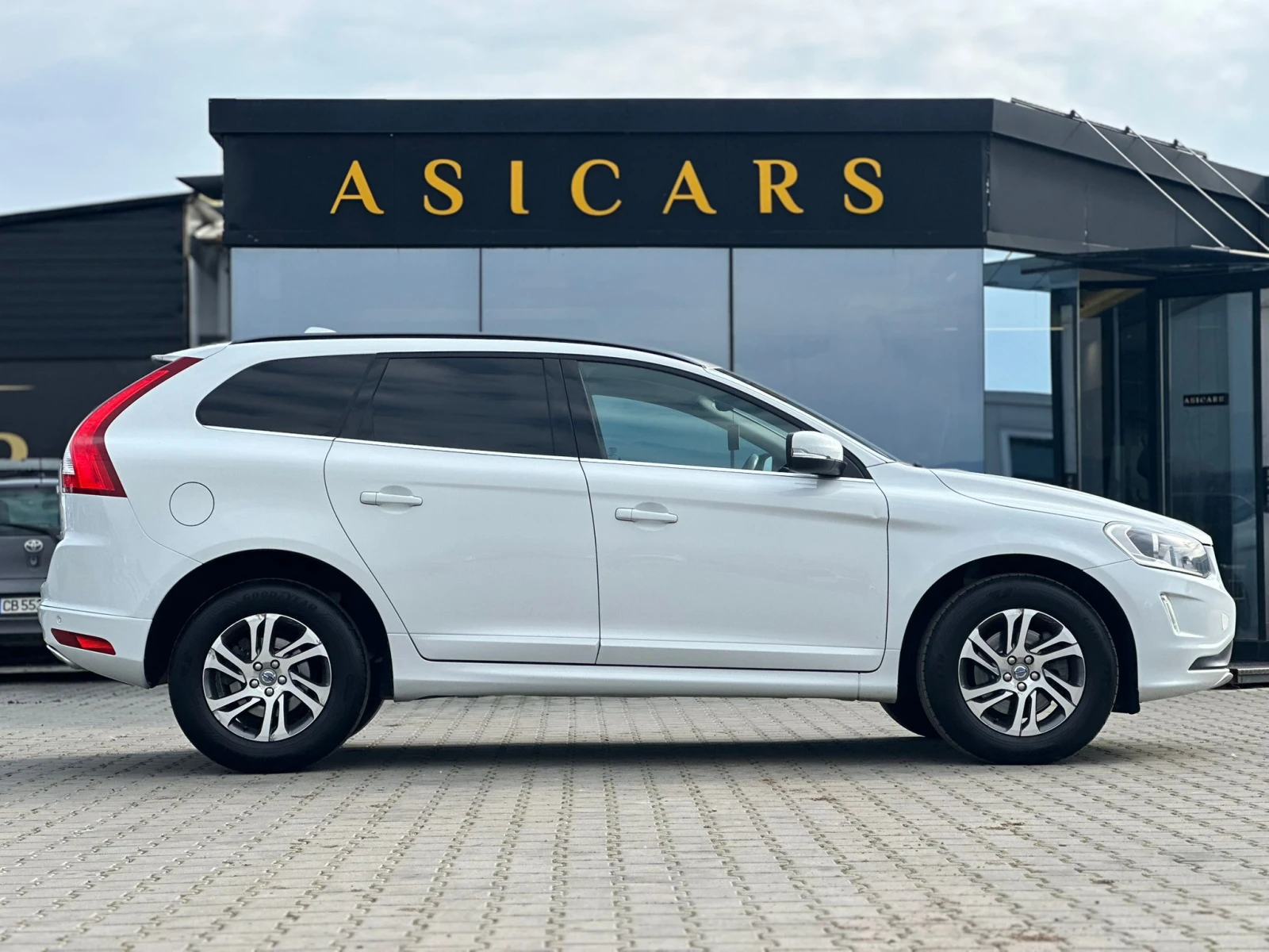 Volvo XC60 / 2.0D / D4 / 181 HP / EURO 6 / TOP / | Mobile.bg � ����������� 6