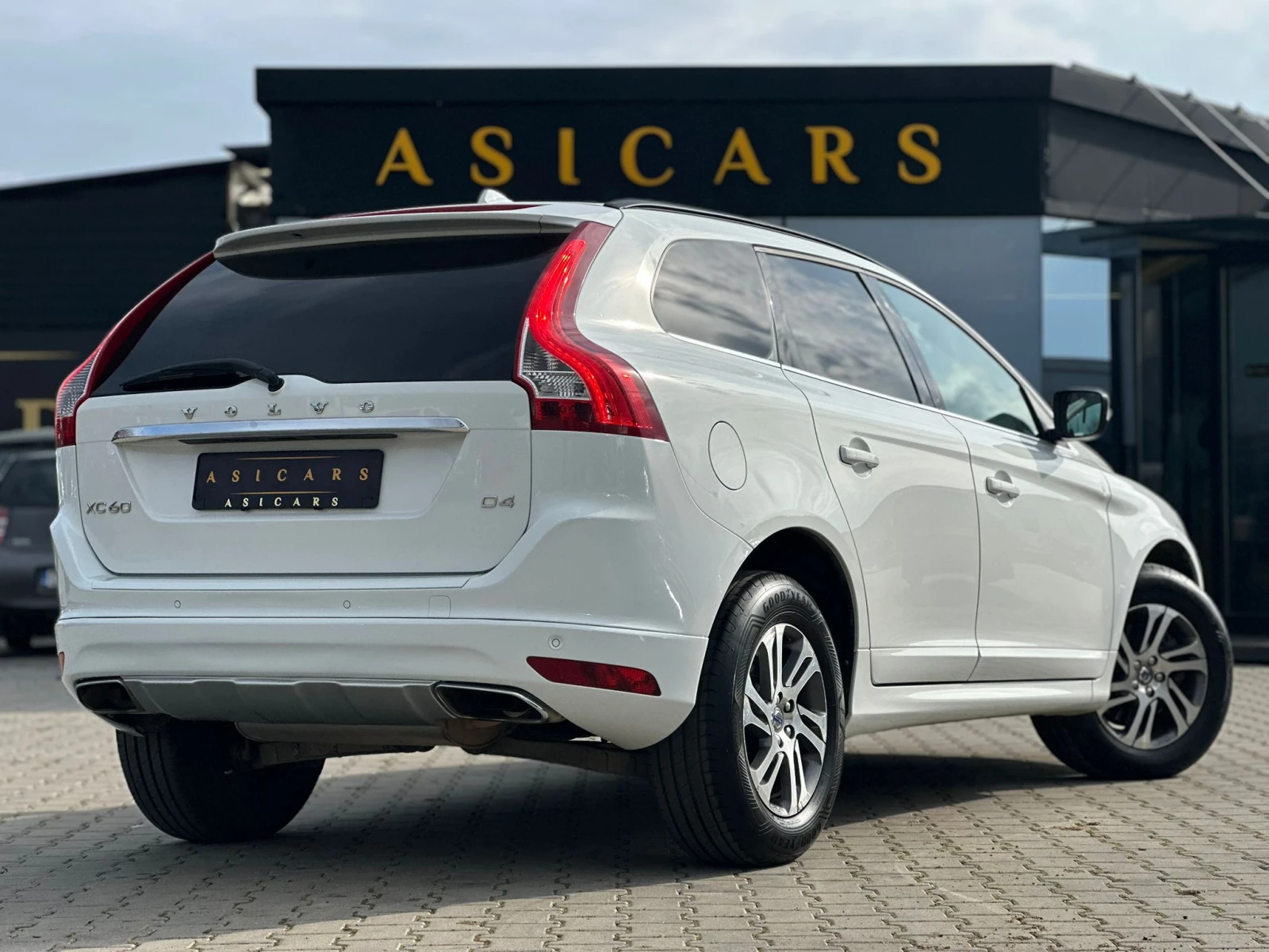 Volvo XC60 / 2.0D / D4 / 181 HP / EURO 6 / TOP / | Mobile.bg � ����������� 5