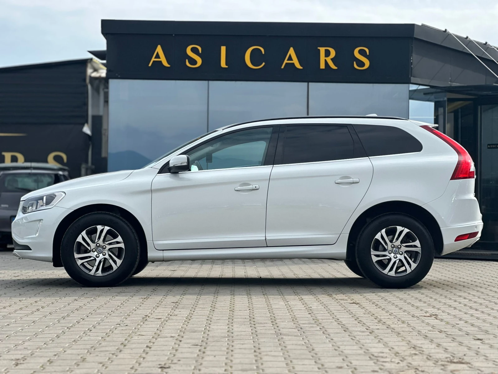 Volvo XC60 / 2.0D / D4 / 181 HP / EURO 6 / TOP / | Mobile.bg � ����������� 2