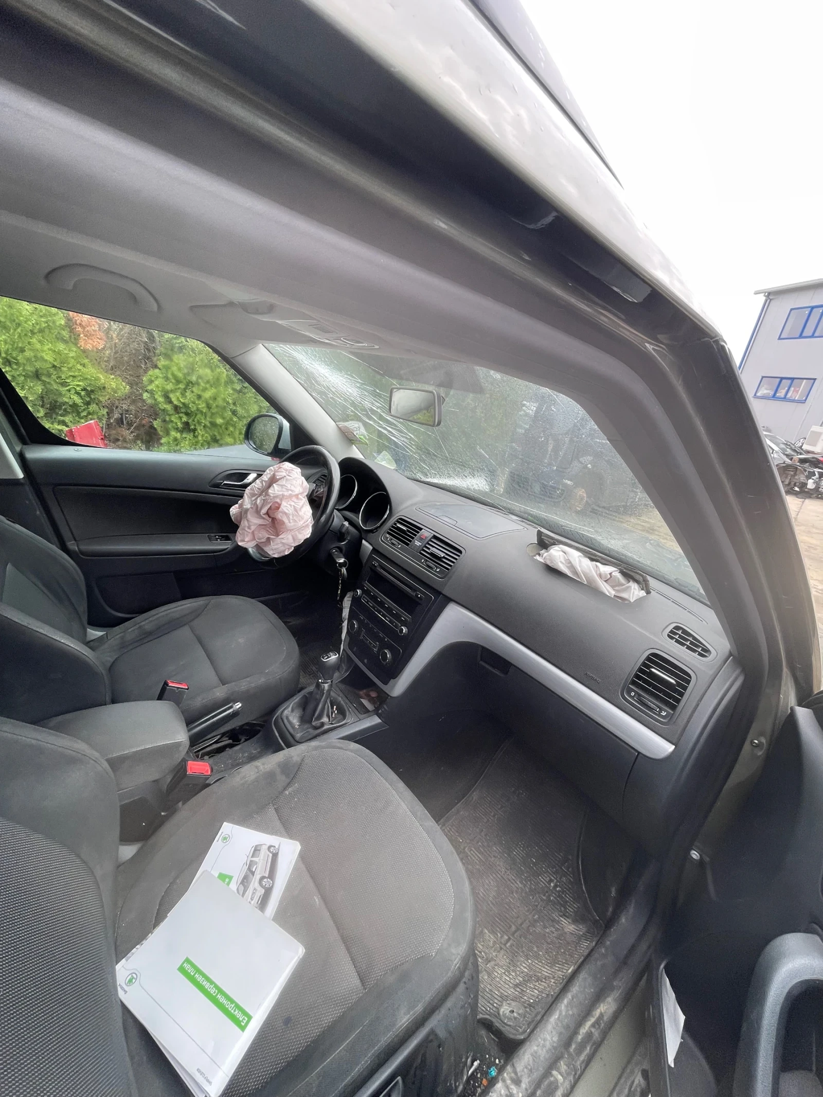 Skoda Yeti 2.0 TDI 4x4, снимка 2 - Автомобили и джипове - 54061429