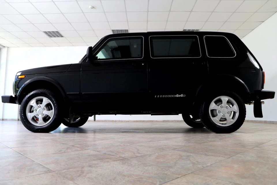 Lada Niva Бронирана, снимка 2 - Автомобили и джипове - 54451169