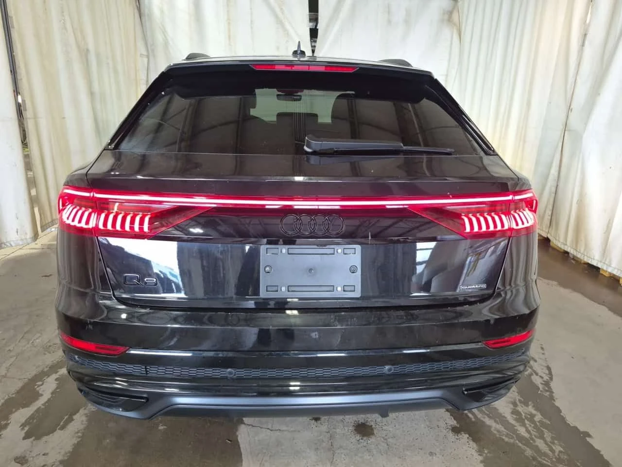 Audi Q8 55TFSI S-Line * TECHNIK * CARFAX * Oт VW * , снимка 4 - Автомобили и джипове - 54854944