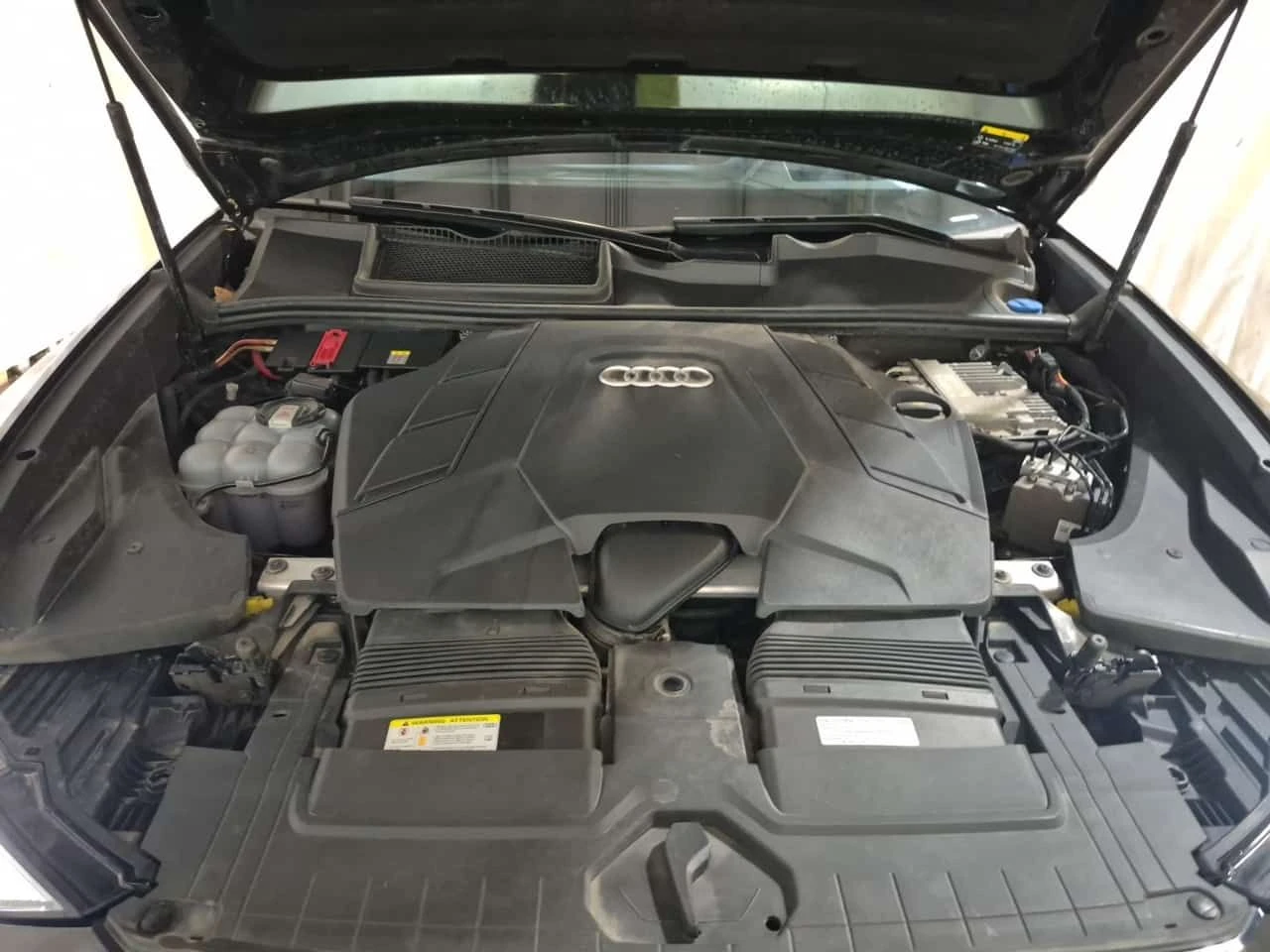 Audi Q8 55TFSI S-Line * TECHNIK * CARFAX * Oт VW * , снимка 16 - Автомобили и джипове - 54854944