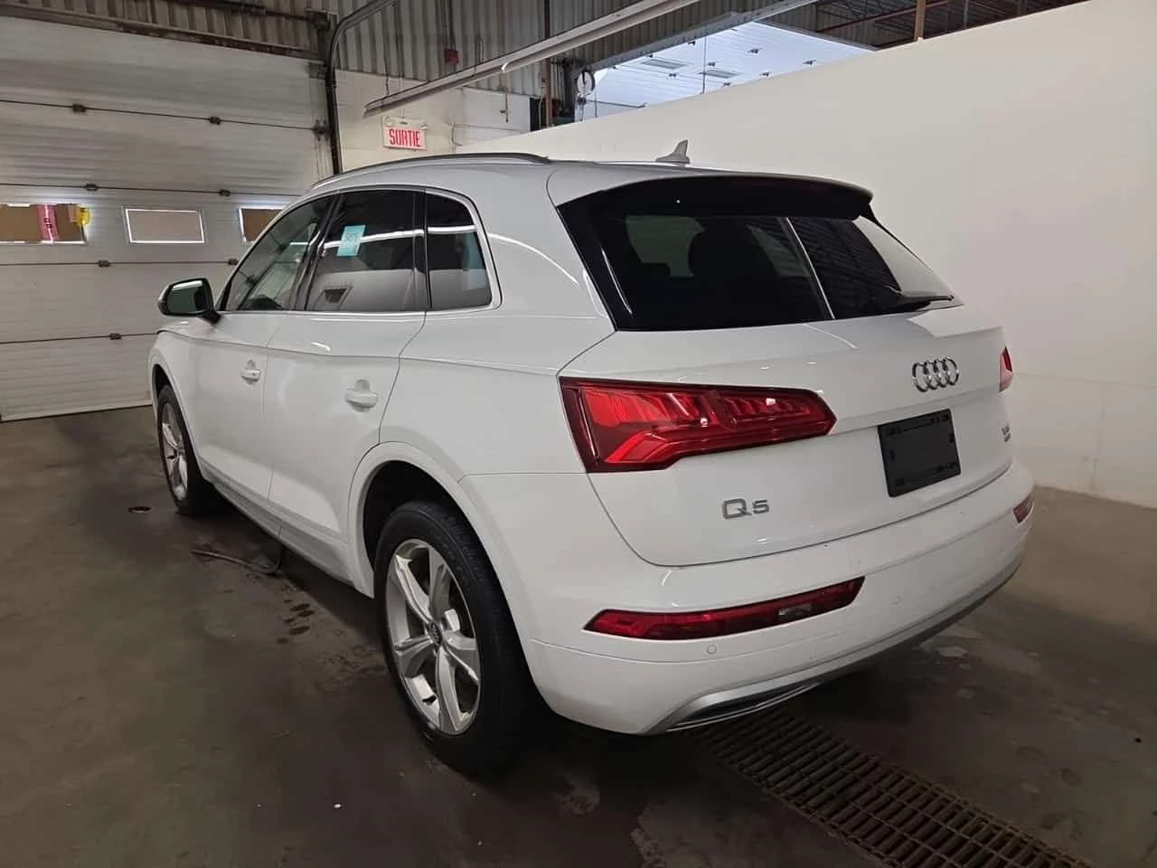 Audi Q5 PROGRESSIV/ПАНОРАМА/ПОДГРЕВ/CARFAX/, снимка 4 - Автомобили и джипове - 55017572