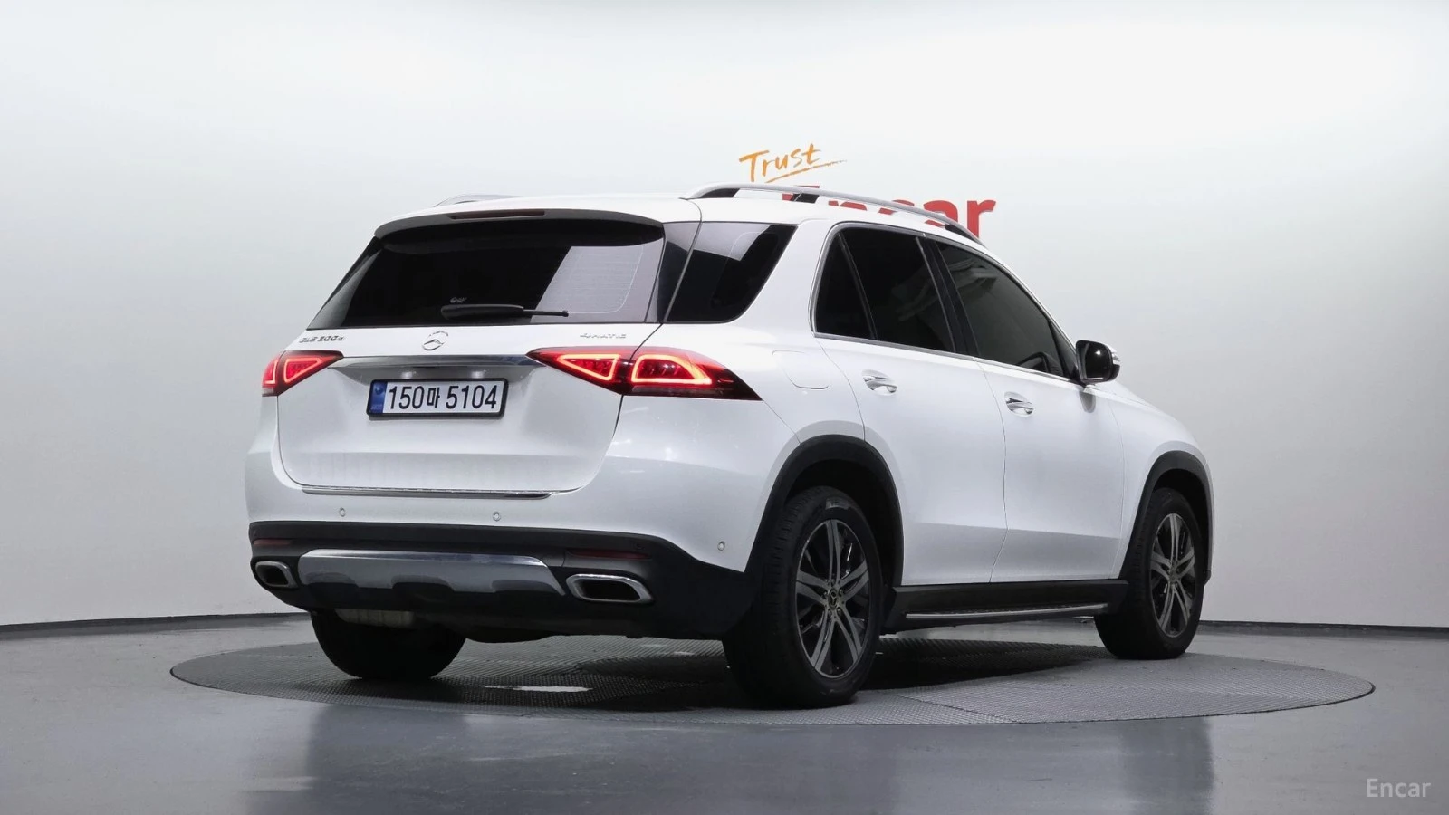 Mercedes-Benz GLE 300 D* 4MATIC* КОЖА* ПОДГРЕВ* ОБДУХВ* BURMASTER* PANO*, снимка 2 - Автомобили и джипове - 55478147
