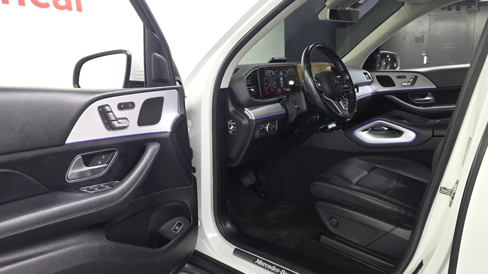 Mercedes-Benz GLE 300 D* 4MATIC* КОЖА* ПОДГРЕВ* ОБДУХВ* BURMASTER* PANO*, снимка 9 - Автомобили и джипове - 55478147