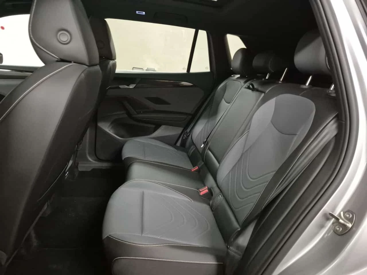 VW Tiguan * COMFORTLINE R LINE BLACK EDITION * CARFAX *  | Mobile.bg � ����������� 9