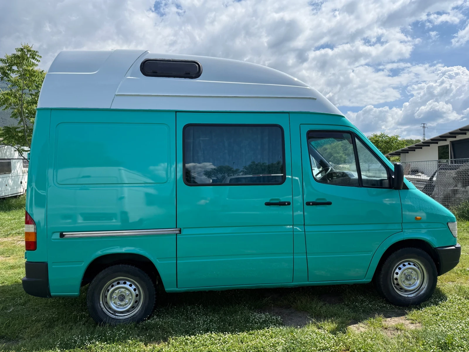 Кемпер Mercedes-Benz 212D Автоматик, снимка 2 - Каравани и кемпери - 54818309