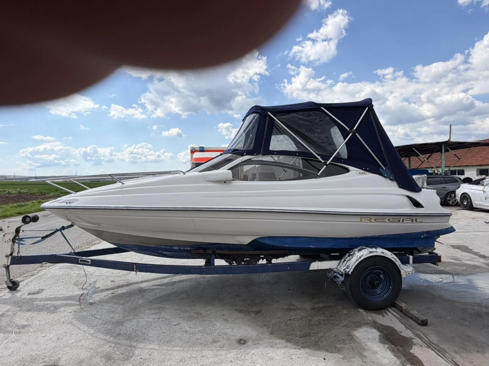 Моторна яхта Regal 1950 LSC, снимка 10 - Воден транспорт - 54137240