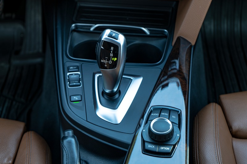 BMW 320 d xDrive Facelift 1.Hand / Luxury Line LED H&K, снимка 8 - Автомобили и джипове - 46138201