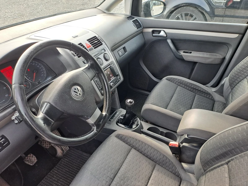 VW Touran 1.9TDI 105к.с. 7 места 6 скоростиНавигация , снимка 6 - Автомобили и джипове - 49315605