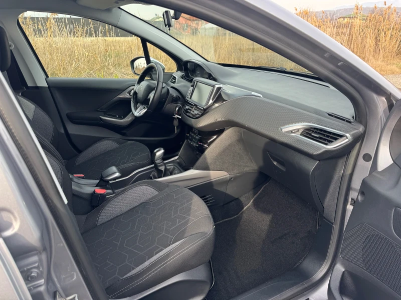 Peugeot 2008 1.2i * STYLE* NAVI* EURO 6B* , снимка 14 - Автомобили и джипове - 52630693