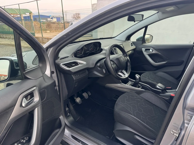 Peugeot 2008 1.2i * STYLE* NAVI* EURO 6B* , снимка 9 - Автомобили и джипове - 52630693