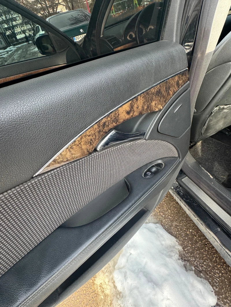 Mercedes-Benz E 220 CDI Avangard, снимка 12 - Автомобили и джипове - 53538822