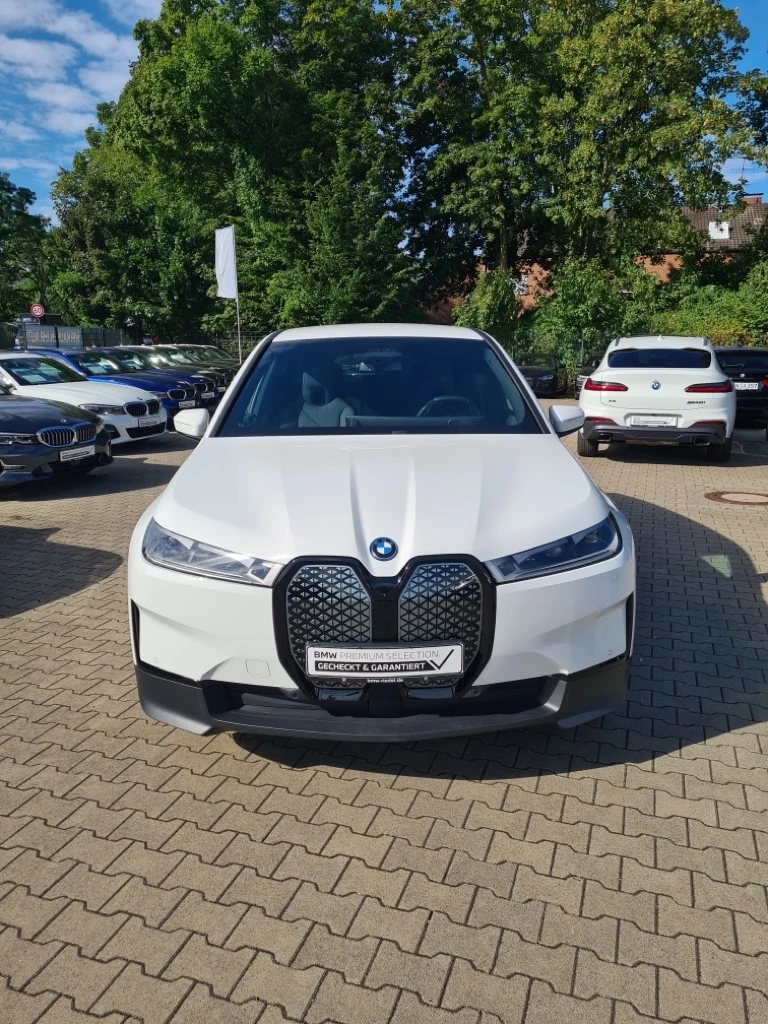 BMW iX xDrive40, снимка 1 - Автомобили и джипове - 46083819