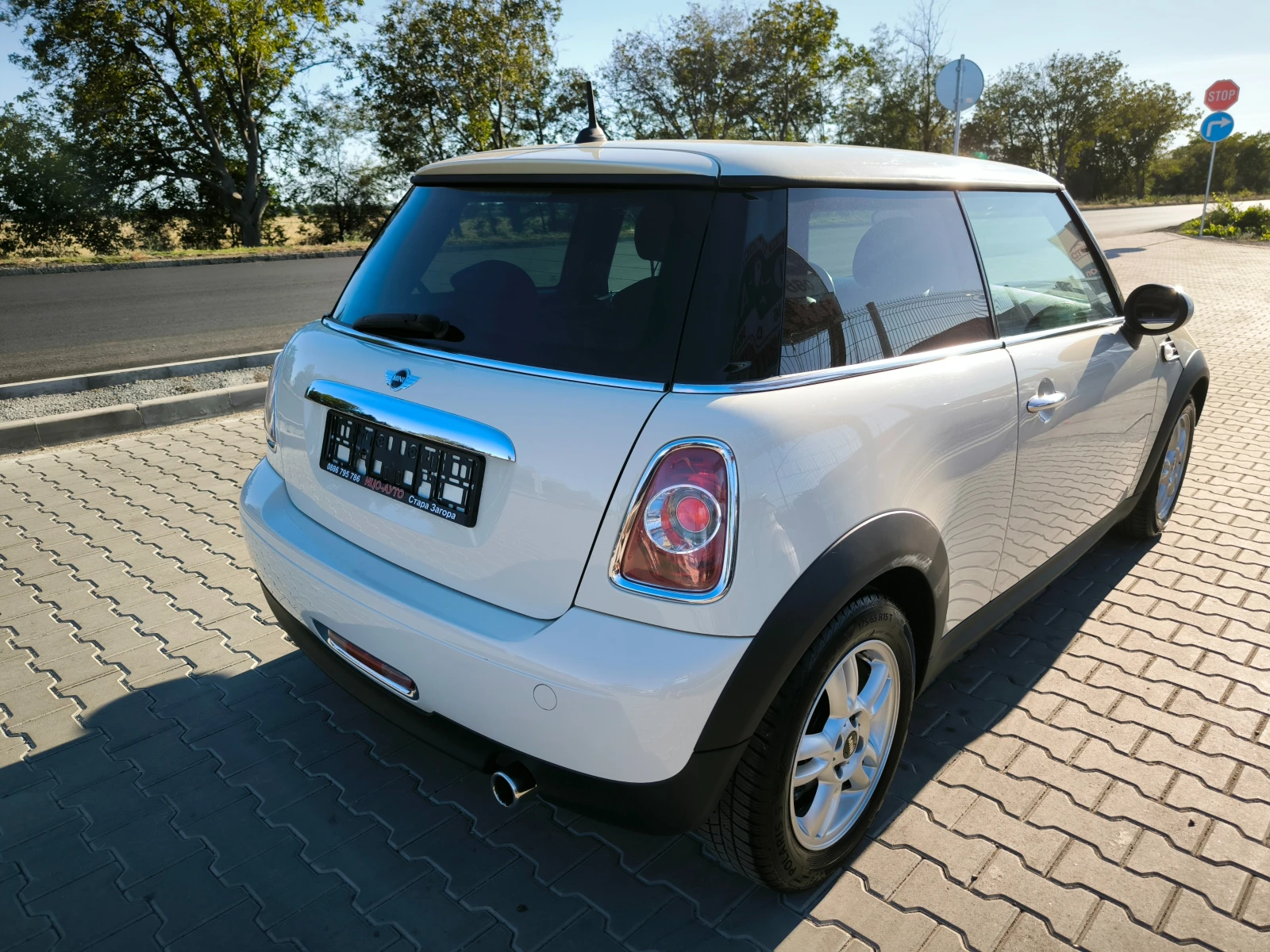 Mini Cooper 1, 6i БЕНЗИН, 75к.с.ПЕРФЕКТНА! - изображение 6