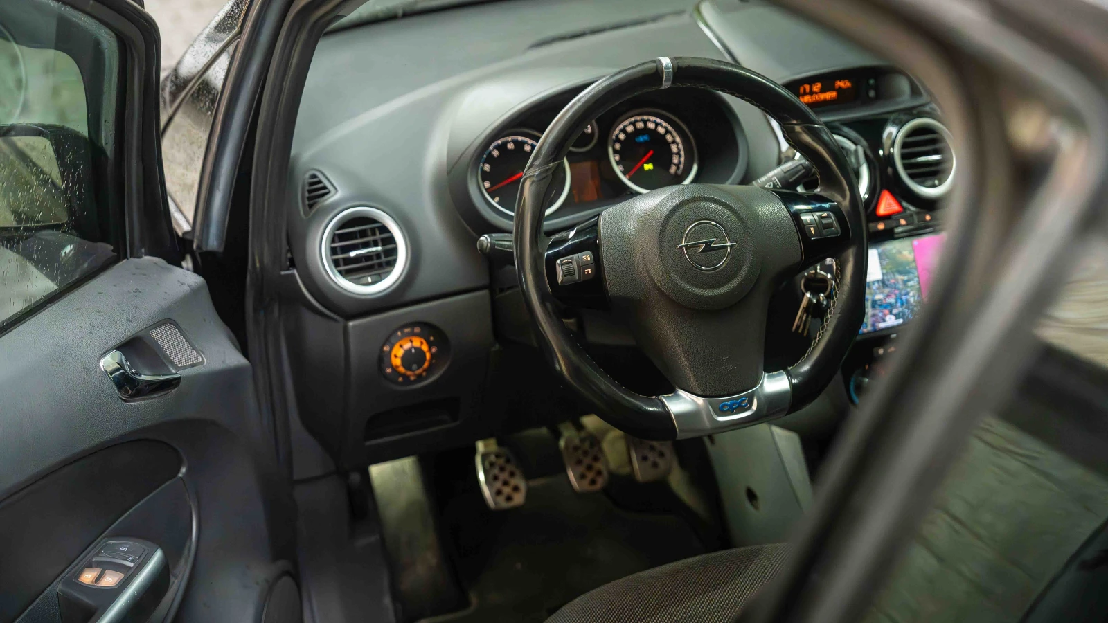 Opel Corsa OPC 1.6 TURBO | Mobile.bg — изображение 11