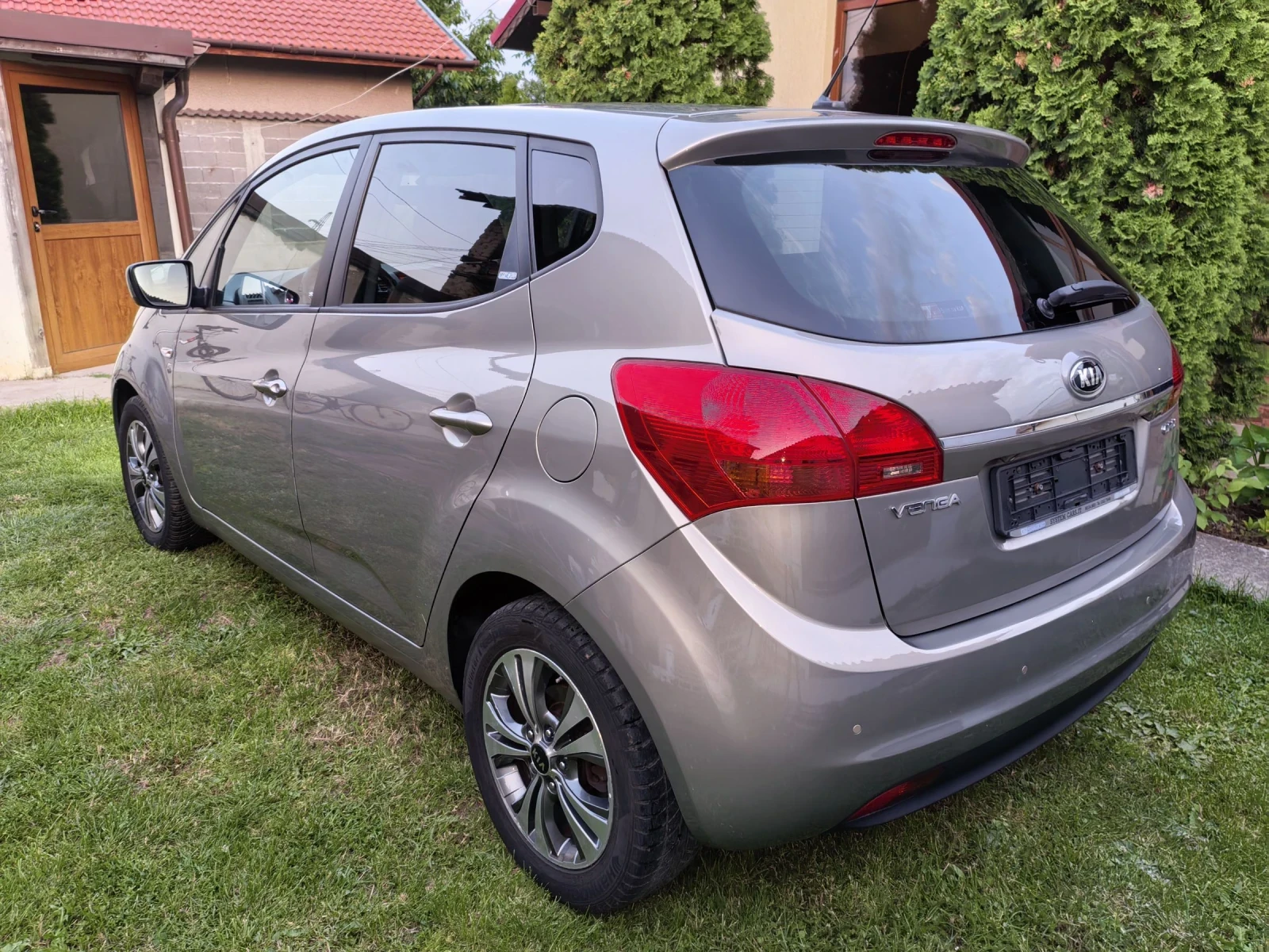 Kia Venga 1.4 d 90k. TОП , снимка 4 - Автомобили и джипове - 53816321