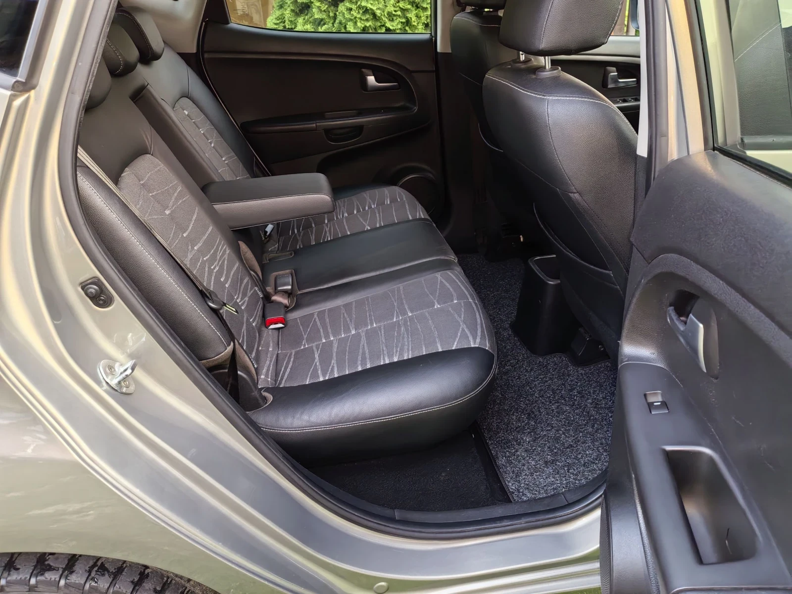 Kia Venga 1.4 d 90k. TОП , снимка 15 - Автомобили и джипове - 53816321