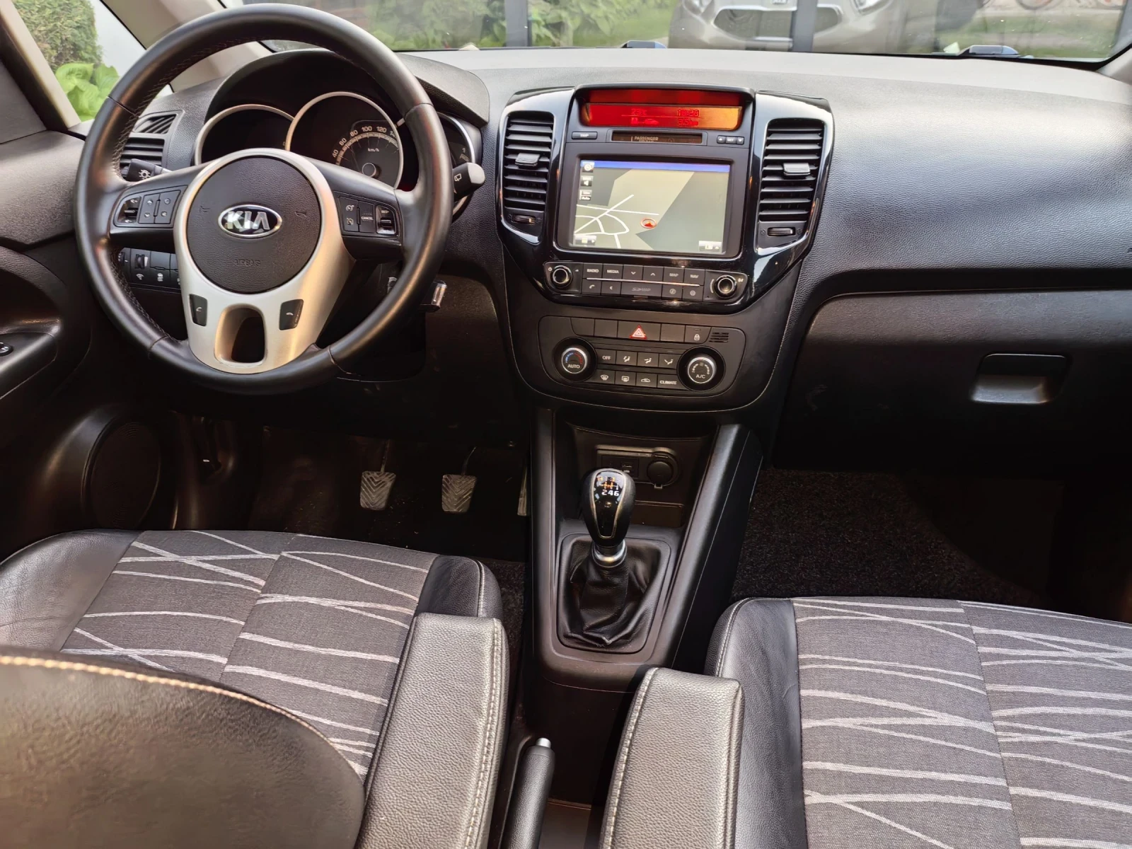 Kia Venga 1.4 d 90k. TОП , снимка 11 - Автомобили и джипове - 53816321